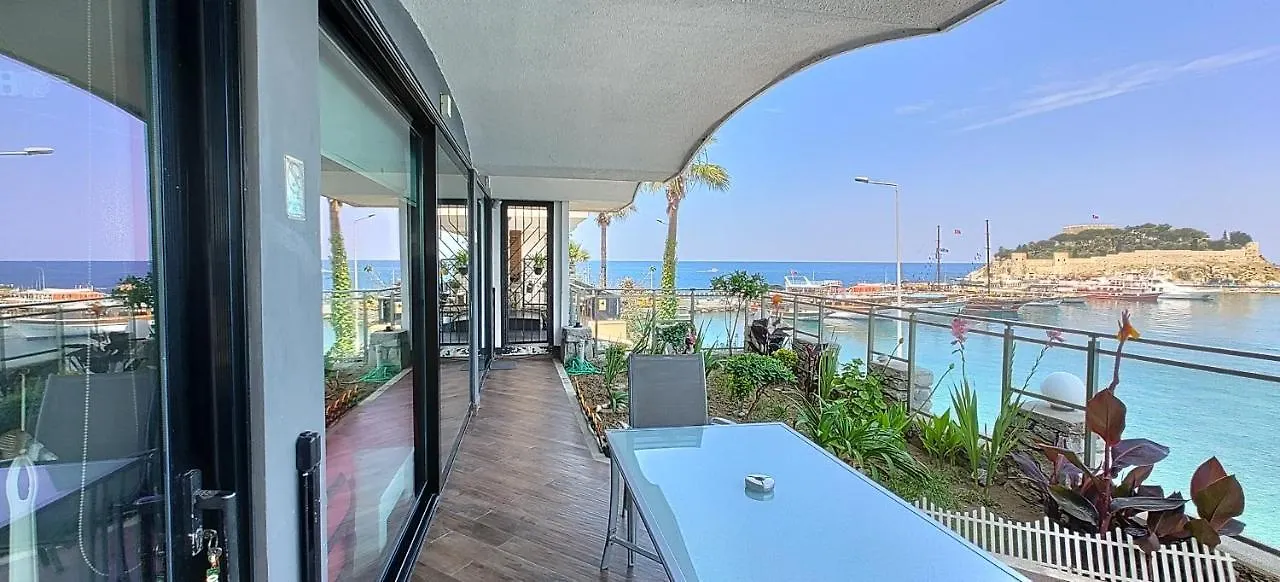 Waterfront Glass Flat Kuşadası Appartement